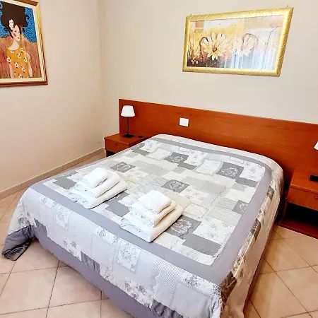 Casa Colonna 蒙特格罗托泰梅